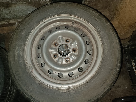 Nissan vanette rengassarja vanteilla