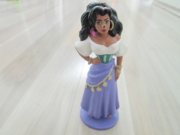 Esmeralda muovinen hahmo