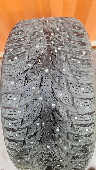 275/40R20 Nokia hakka 9 1kpl