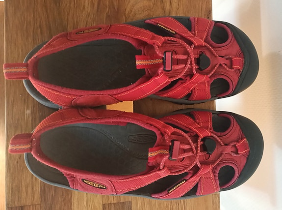 Keen sandaalit 39