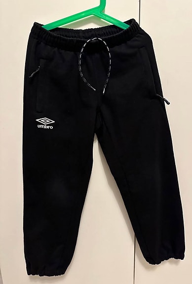 Umbro collegehousut, koko 140 erinomaisessa kunnossa.