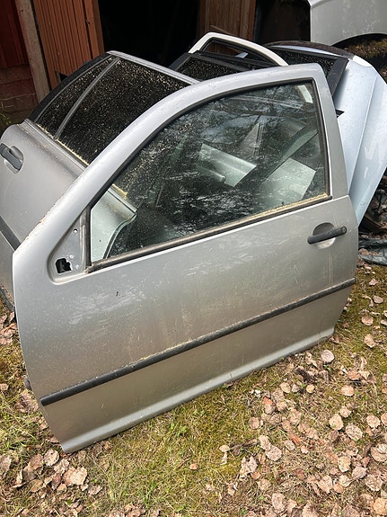 Volkswagen golf mk4 hatchback vasen etuovi