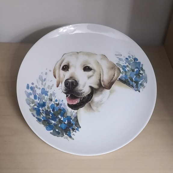 Labradorinnoutaja seinälautanen