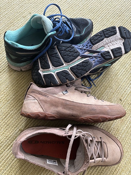Asics 42, salomon 40