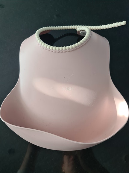 Babybjörn ruokalappu kaukalolla