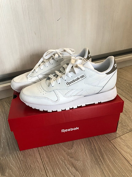 Reebok Classic tennarit