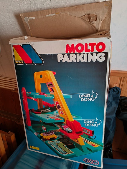 Molto parking