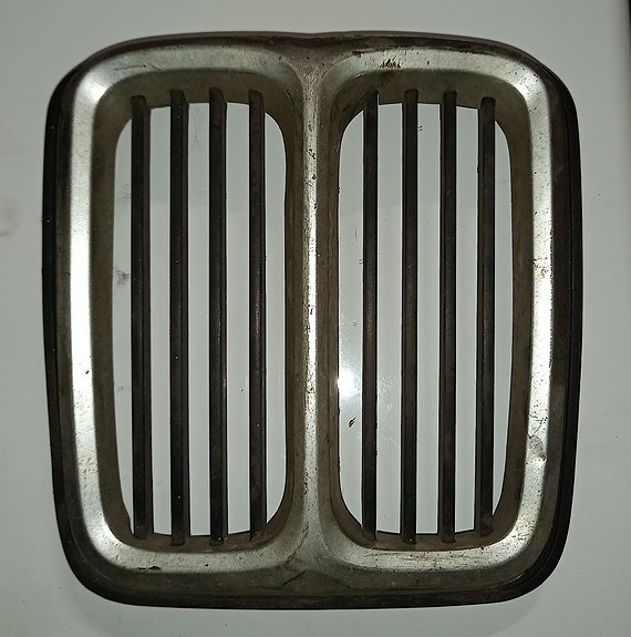 BMW E21 etusäleikkö