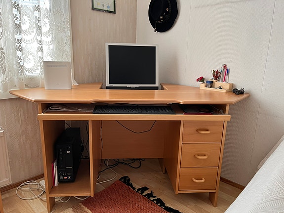 Tietokonepöytä