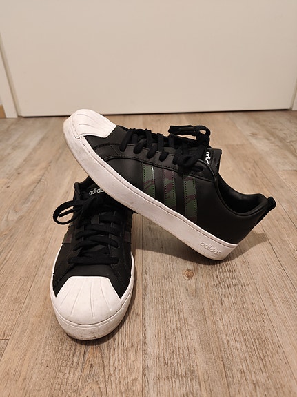 Adidas- kengät (42)