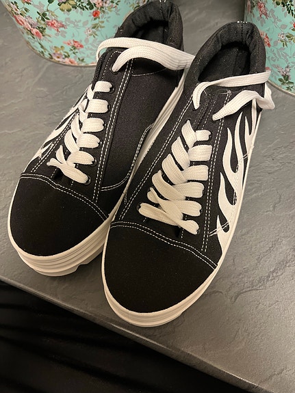 Koi Footwearin tennarit