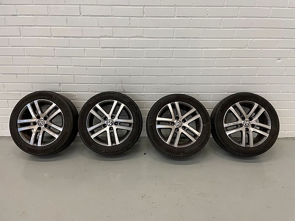 Volkswagen 16" Alumiinivanteet huonoilla 205/55R16 kesärenkailla (17)