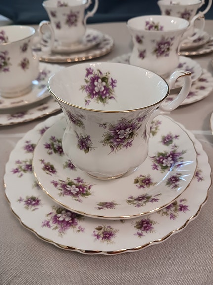 Royal Albert Sweet Violets kahviastiasto
