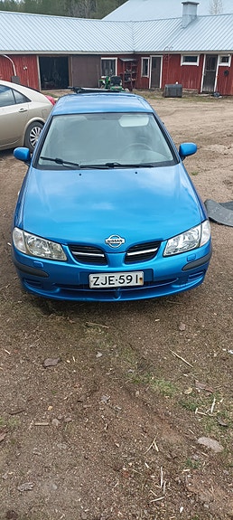Nissan Almera purkuosia.