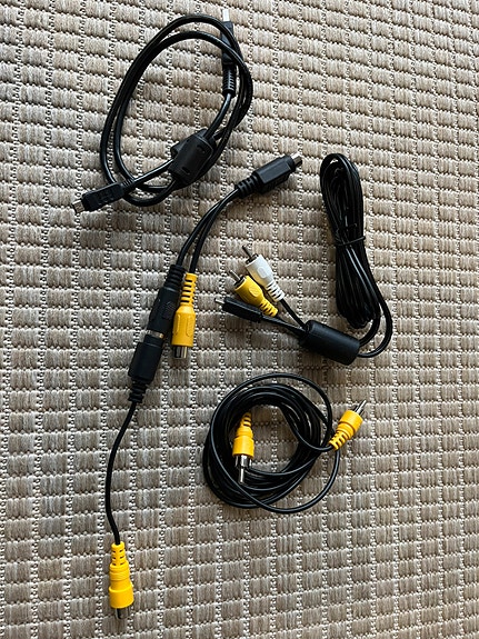 RCA video johtoja erilaisia