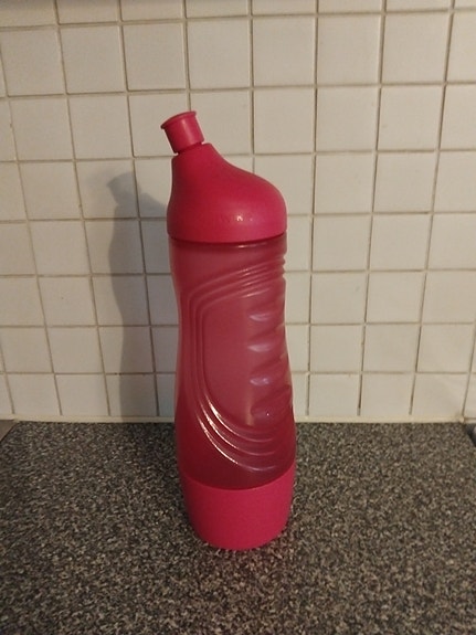 Tupperware juomapullo