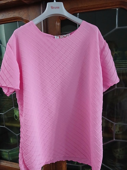 Pinkki paita