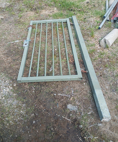 Metallinen portti ovi