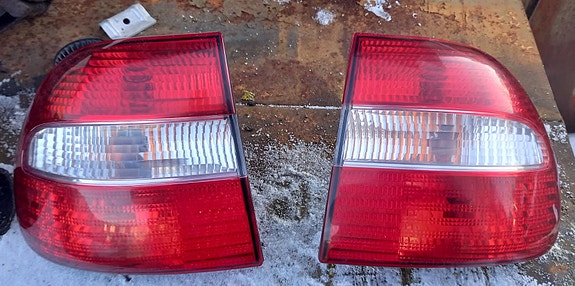 Volvo V40 2004 takavalot