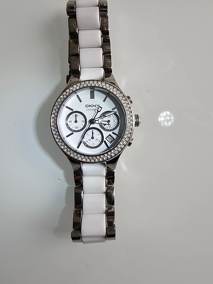 DKNY Broadway kello