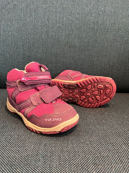 Kengät 24, goretex