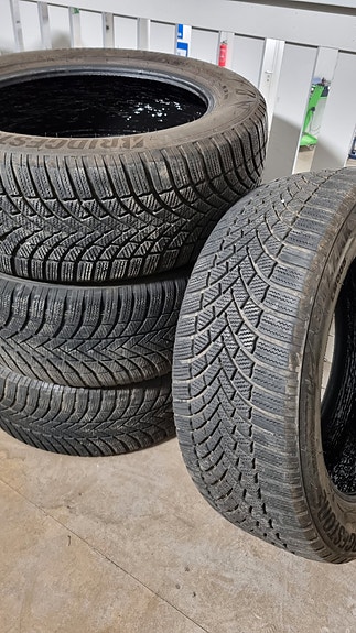 Bridgestone Blizzak LM005