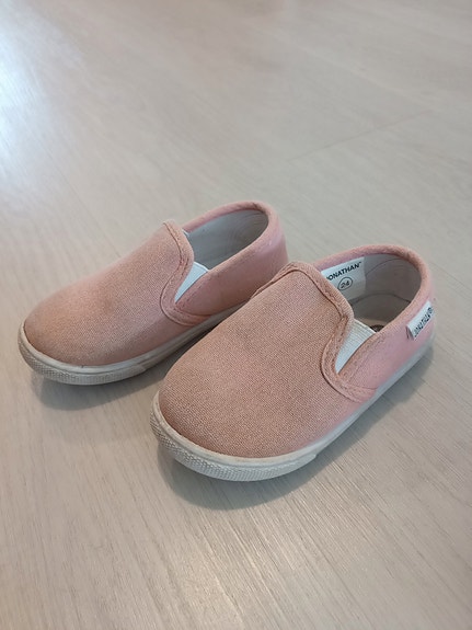 Vaaleanpunaiset kengät koko 24