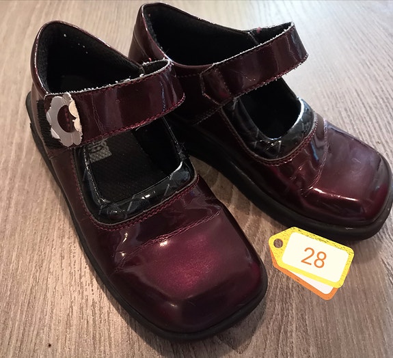 Juhlakengät koko 28