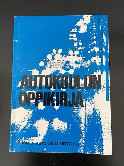 Autokoulun Oppikirja v. 1982