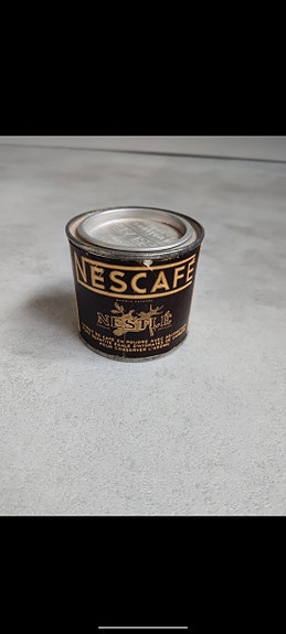Vanha purkki Nescafe murukahvitölkki