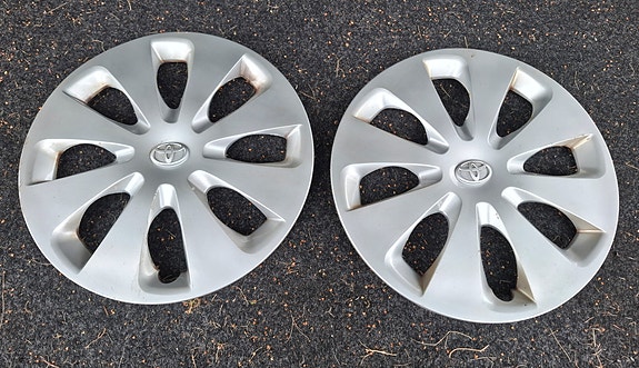 Toyotan pölykapselit 15" 2 kpl