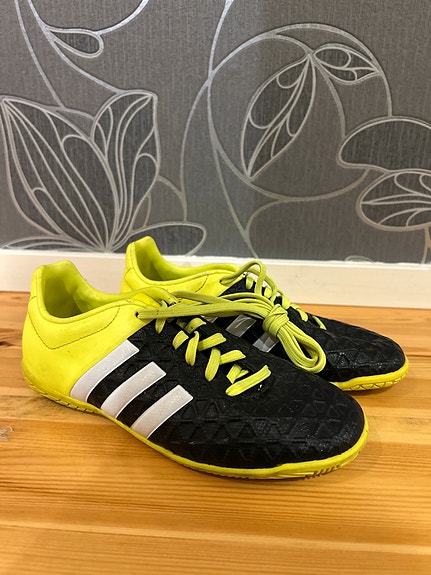 Futsal kengät
