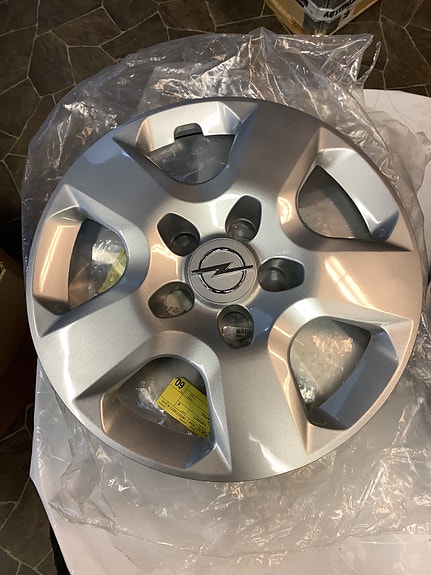 93855677 Pölykapseli Opel Vivaro 16”