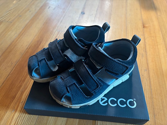 Ecco nahkasandaalit 28 koko