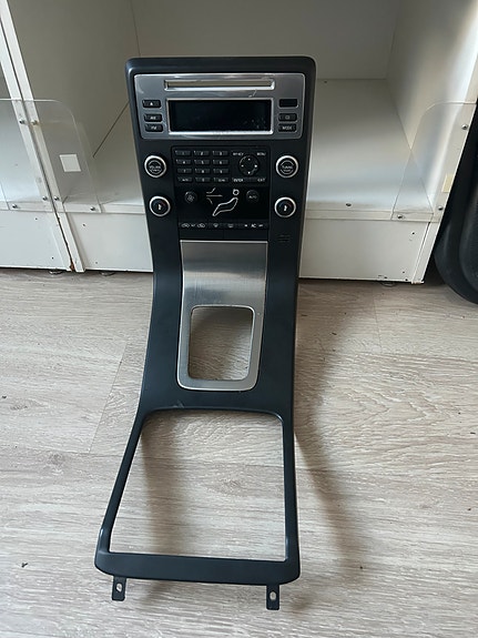 Volvo V70 mk3 radio/lämmönsäätöpaneeli