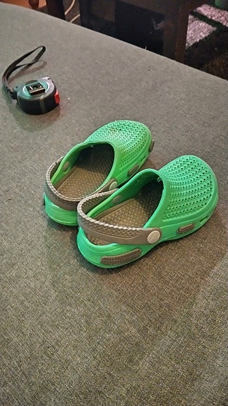 Lasten crocsit 25