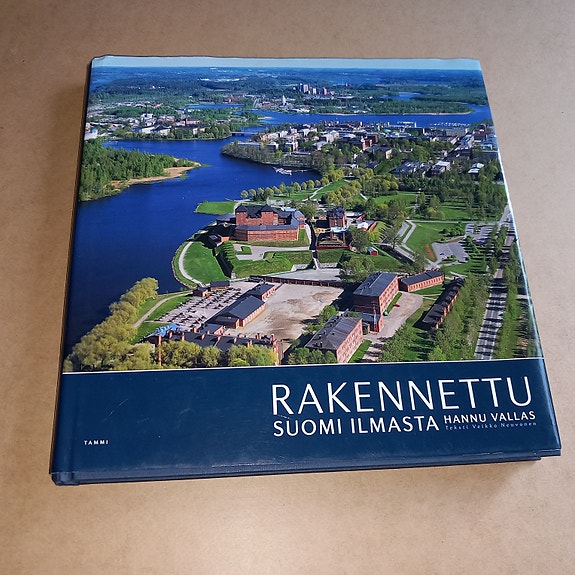 Rakennettu Suomi ilmasta / Hannu Vallas