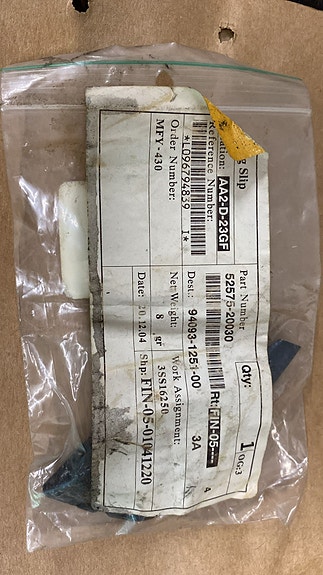 Toyota puskurin kiinnitysosa 52575-20030