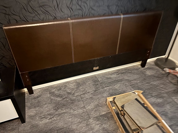 Nahkainen sängynpääty 160cm