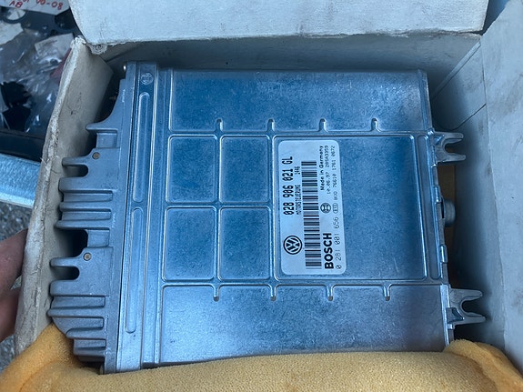 VW Passat B5 1.9TDi 66kW Moottorinohjainlaite 96-05