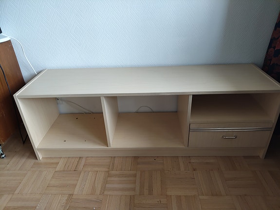 Puinen TV-taso
