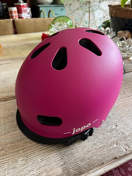 Jopo pyöräilykypärä. M-L.  57-61cm, käyttämätön
