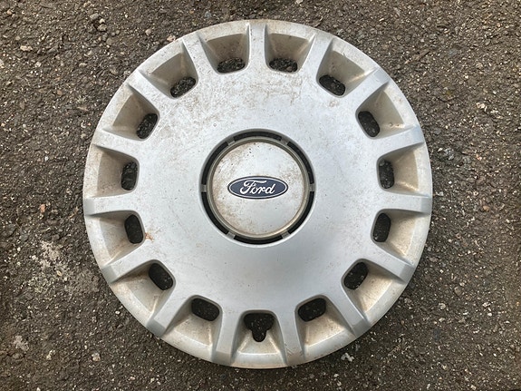 Ford Alkuperäinen Pölykapseli 16” 1 Kpl