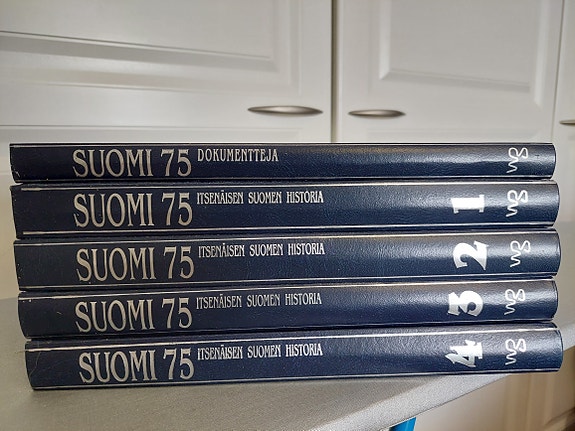 Kirjasarja Suomi 75 UUSI