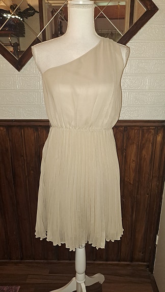 Beige yksiolkain pliseerimekko (S/36-38)