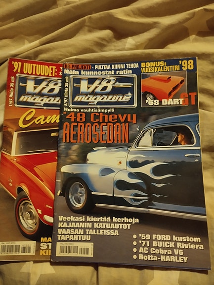 V8 Magazine lehtiä