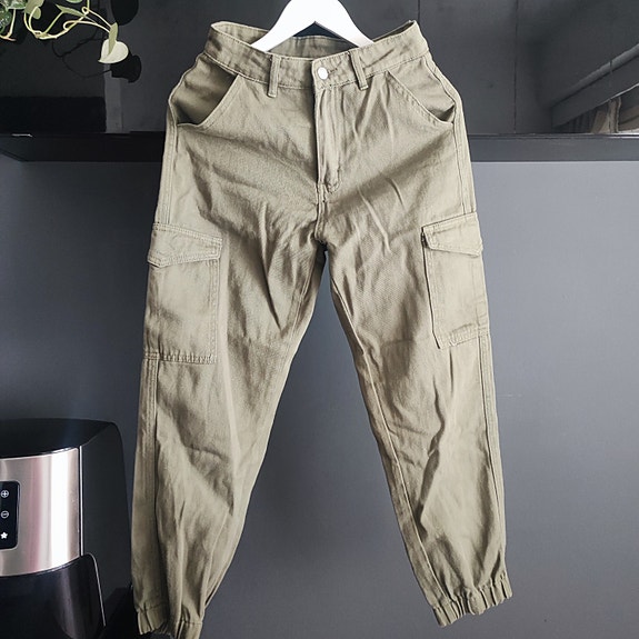 Armeijanvihreät housut koko 28