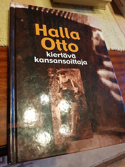 Halla  Otto -  kiertävä kansansoittaja