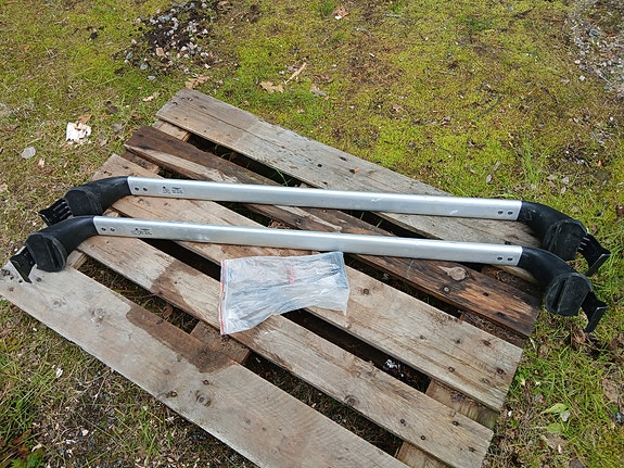 Corolla Verso kattotelineet