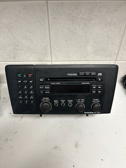 Volvon HU-803 radio